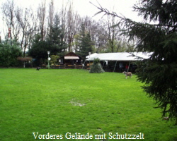 Vorderes Gelnde mit Schutzzelt